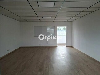 Plus de détails pour Local d'activités à louer