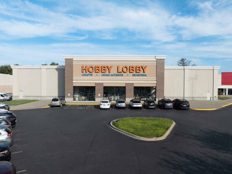 6801 Dixie Hwy, Louisville, KY à louer - Photo de l’immeuble – Image 2 sur 10