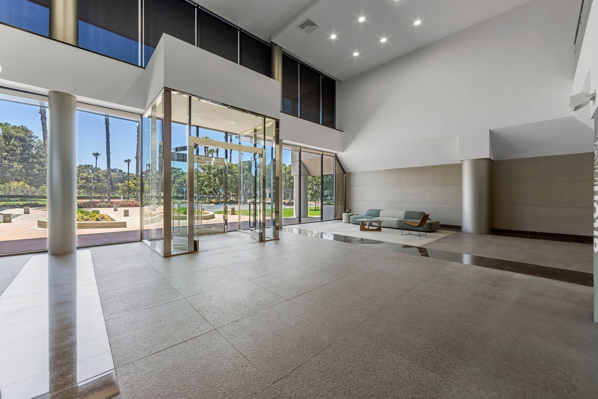 15967 Alton Dr, Irvine, CA à louer Photo intérieure– Image 1 sur 12