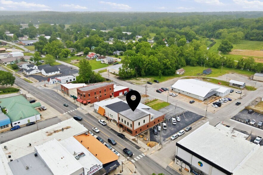 805 Main St, Cassville, MO à vendre - Photo de l’immeuble – Image 2 sur 39