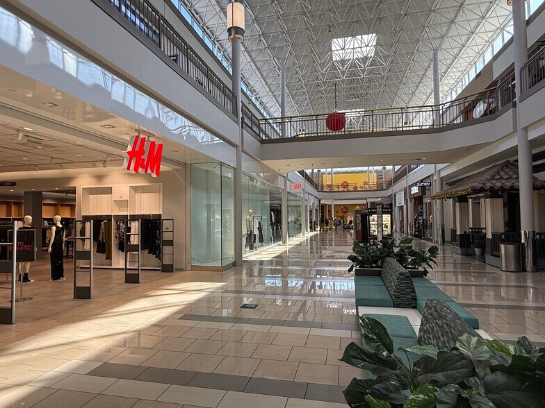 1500 Apalachee Pky, Tallahassee, FL à louer - Photo intérieure – Image 3 sur 8