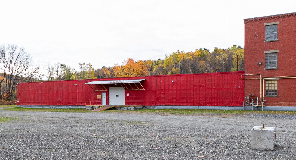253 Rue Michaud, Coaticook, QC à louer - Photo de l’immeuble – Image 3 sur 19