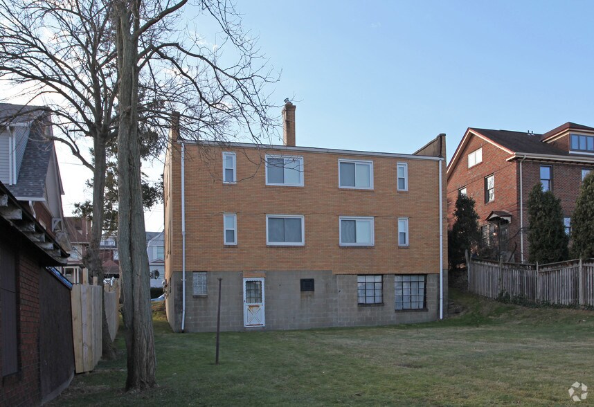 435 Halcomb Ave, Clairton, PA à vendre - Photo de l’immeuble – Image 3 sur 3