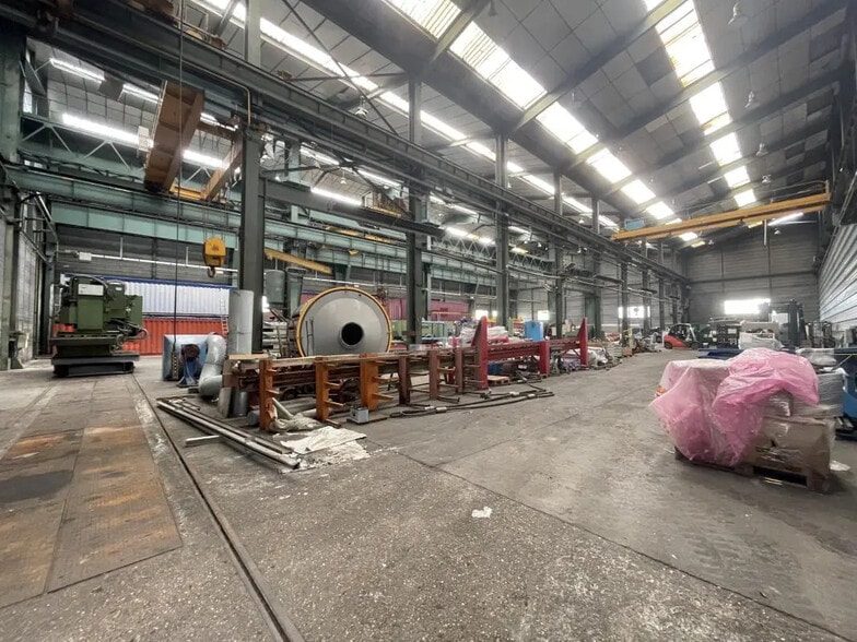 Local d'activités dans VERNEUIL D'AVRE ET D'ITON à vendre - Photo de l’immeuble – Image 2 sur 13