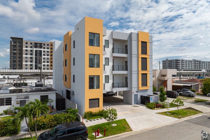 909 E 24th St, Hialeah, FL à vendre - Photo de l’immeuble – Image 2 sur 7