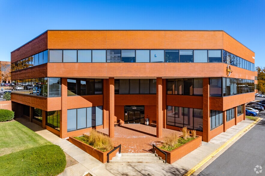 15235 Shady Grove Rd, Rockville, MD à louer - Photo de l’immeuble – Image 1 sur 5