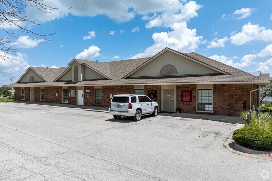 1040 Sw Luttrell Rd, Blue Springs, MO à louer - Photo de l’immeuble – Image 3 sur 12