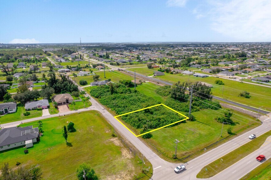 6 24th ave, Cape Coral, FL à vendre - Photo de l’immeuble – Image 3 sur 10