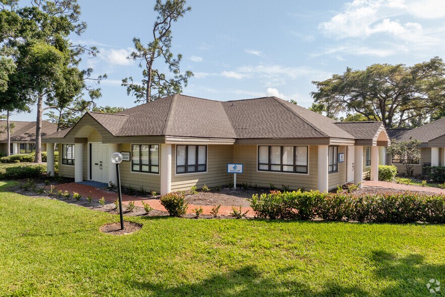 12679/12681 New Brittany Blvd, Fort Myers, FL à vendre - Photo de l’immeuble – Image 3 sur 6