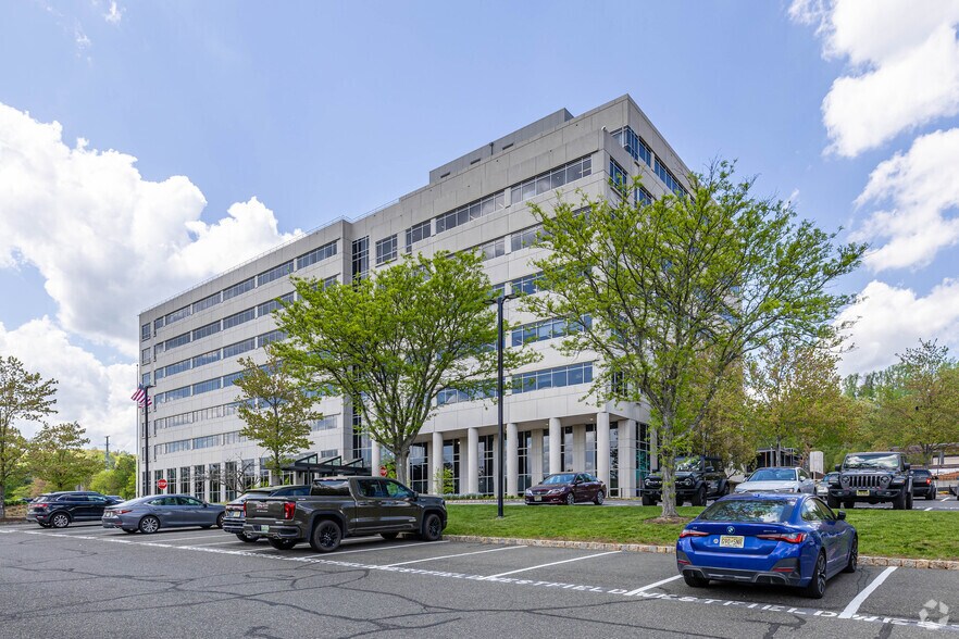 300 Connell Dr, Berkeley Heights, NJ à louer - Photo de l’immeuble – Image 2 sur 7