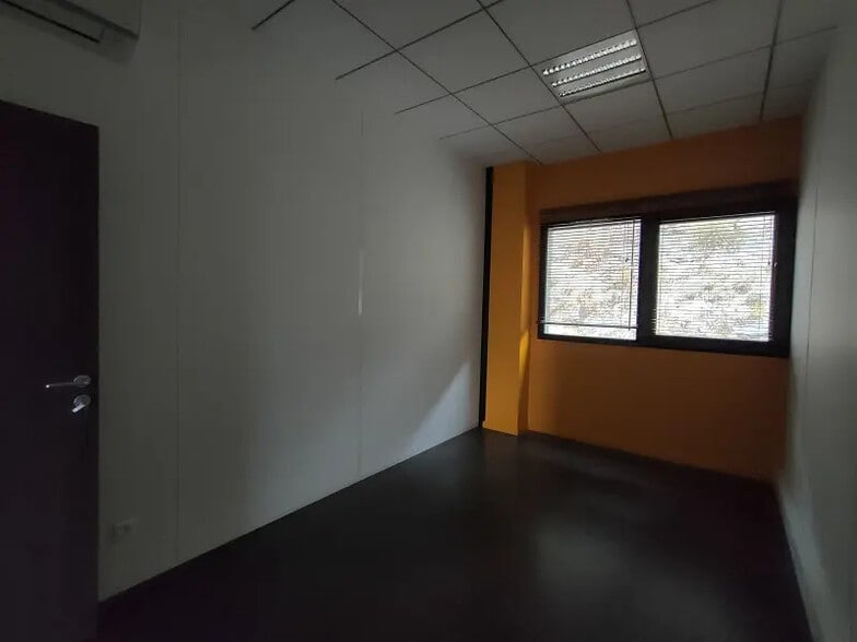 Bureau dans Saint-Jean à louer - Photo intérieure – Image 2 sur 9