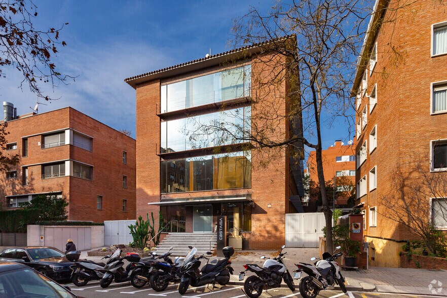 Bureau dans Barcelone, Barcelona à louer - Photo de l’immeuble – Image 2 sur 4