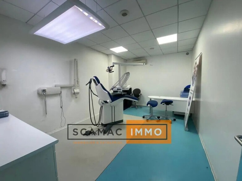 Local commercial dans Marseille à vendre - Photo de l’immeuble – Image 3 sur 5