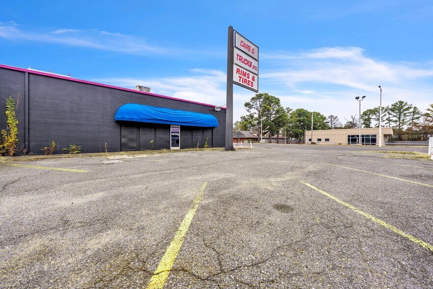 5390 Fox Plaza Dr, Memphis, TN à vendre - Photo de l’immeuble – Image 3 sur 18