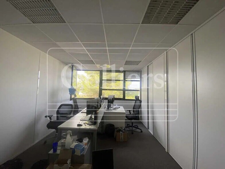1330 Avenue Jean-René Guillibert Gautier De La Lauzière, Aix-en-Provence à louer - Photo de l’immeuble – Image 3 sur 9