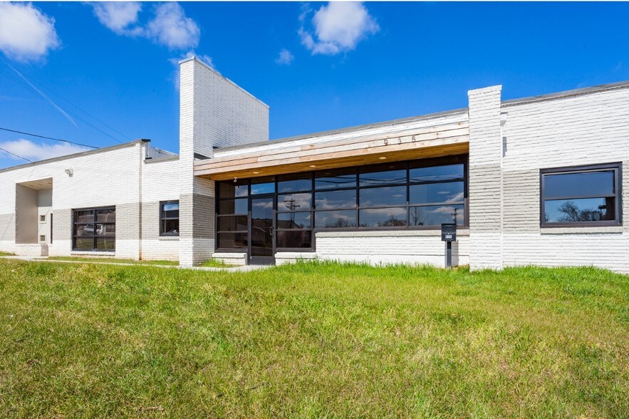 935-937 E Trinity Ln, Nashville, TN à louer - Photo de l’immeuble – Image 3 sur 8