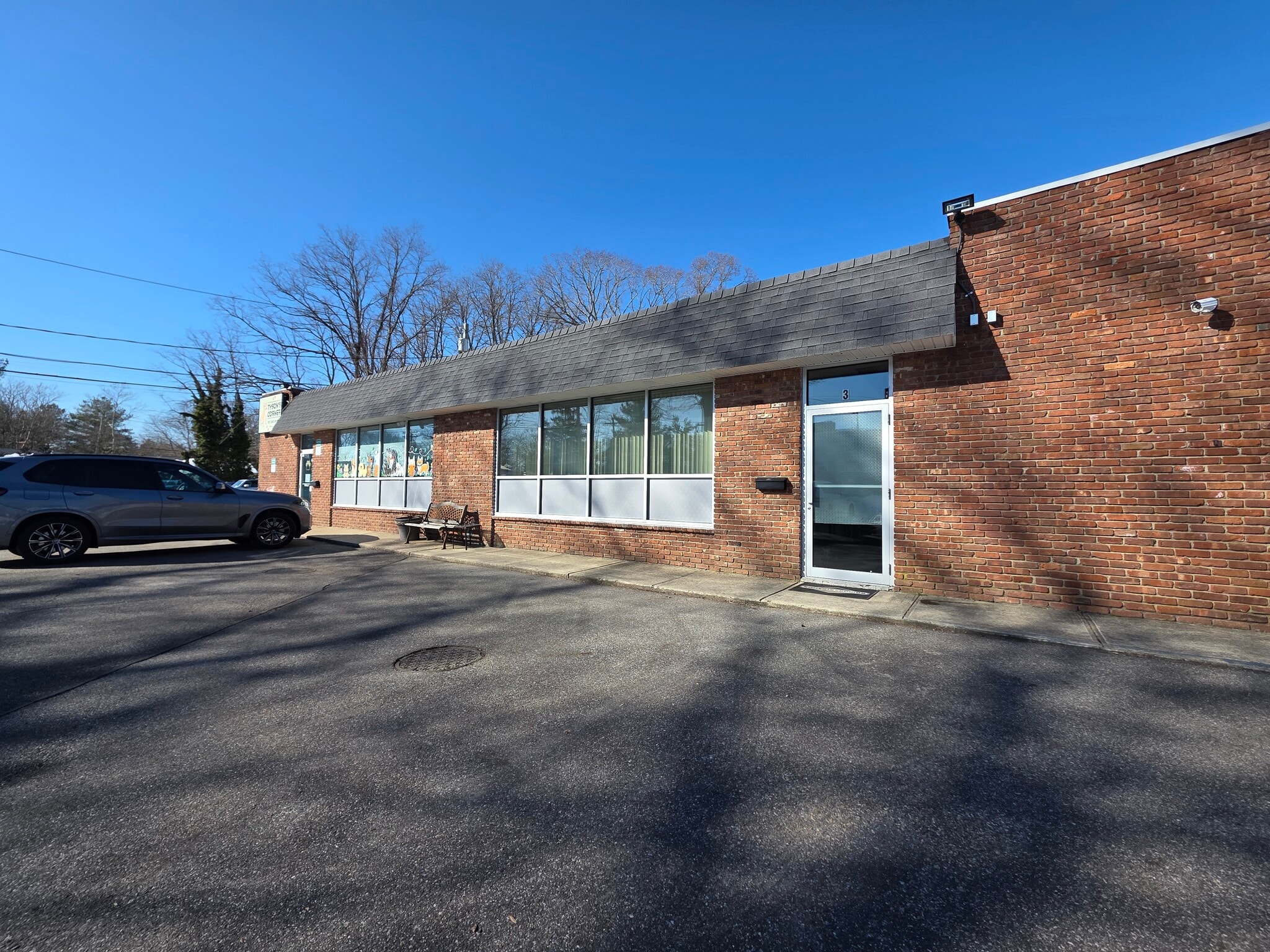 1-3 Ivy Rd, Kings Park, NY à louer Photo principale– Image 1 sur 16