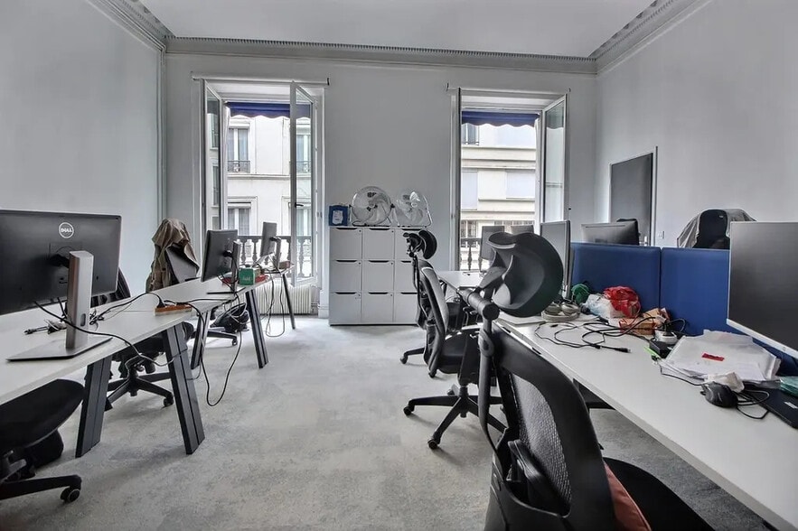 1-1 Rue D'Hauteville, Paris à louer - Photo de l’immeuble – Image 2 sur 10