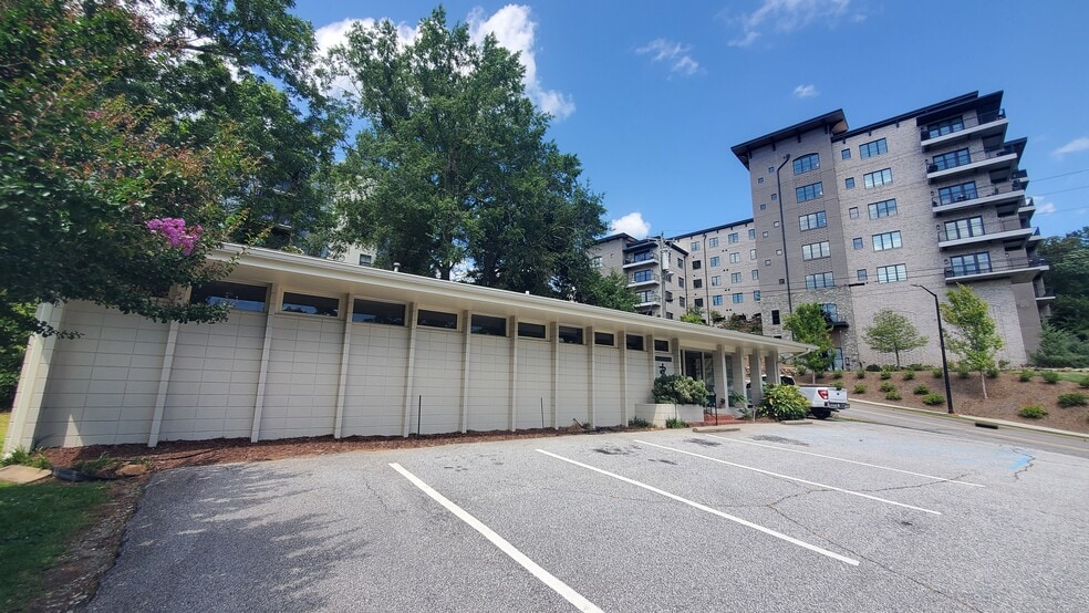 249 E Broad St, Greenville, SC à vendre - Photo de l’immeuble – Image 1 sur 4