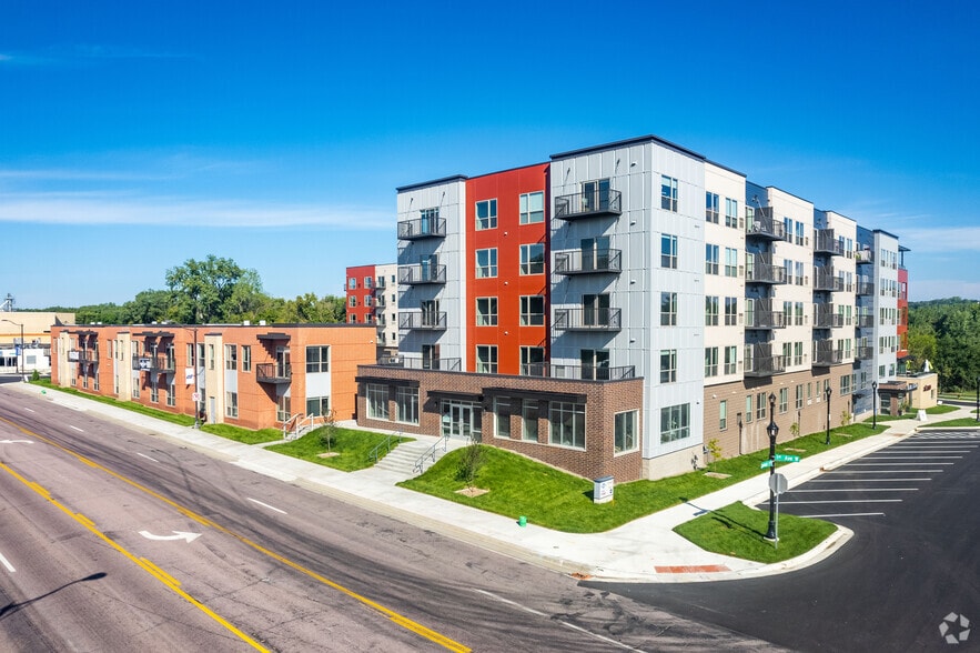 125 Scott St N, Shakopee, MN à louer - Photo principale – Image 1 sur 10