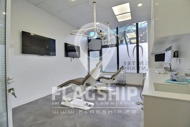 Plus de détails pour Local commercial à louer