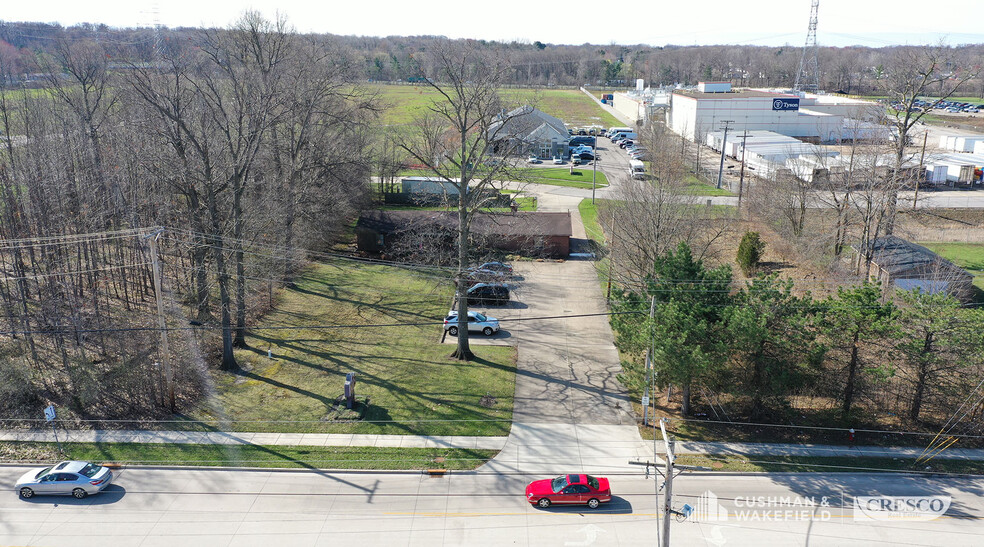 1815 Cooper Foster Park Rd, Amherst, OH à vendre - Photo de l’immeuble – Image 3 sur 9