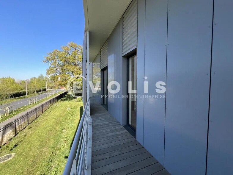 Bureau dans CHANTELOUP-EN-BRIE à louer - Photo de l’immeuble – Image 3 sur 11