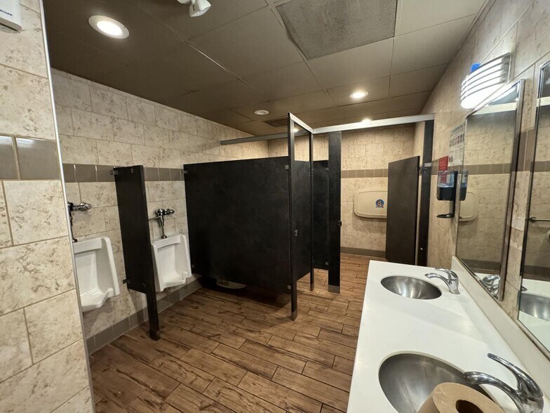 4111 Timberlake Dr, Granite City, IL à louer - Photo de l’immeuble – Image 3 sur 37