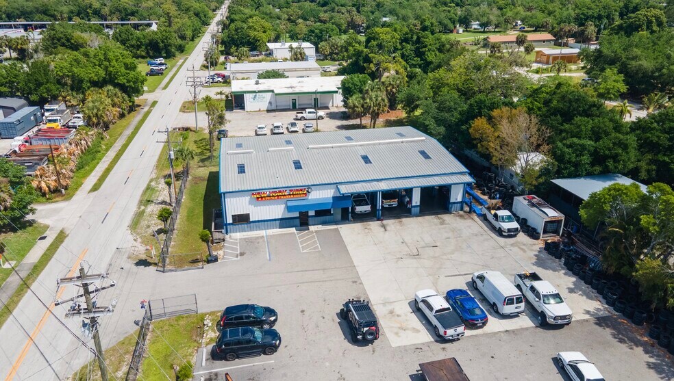 236 Pondella Rd, North Fort Myers, FL à vendre - Photo de l’immeuble – Image 3 sur 42