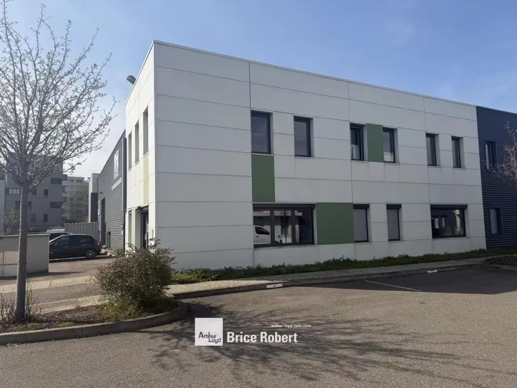 73 Rue Mathieu Dussurgey, Saint-Fons à louer Photo de l’immeuble– Image 1 sur 7