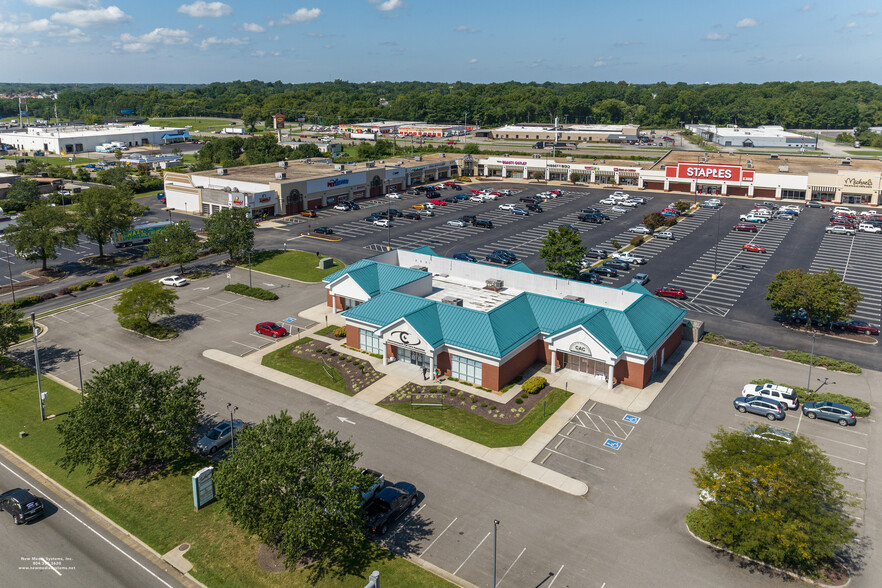 648 Southpark Blvd, Colonial Heights, VA à louer - Photo de l’immeuble – Image 1 sur 3