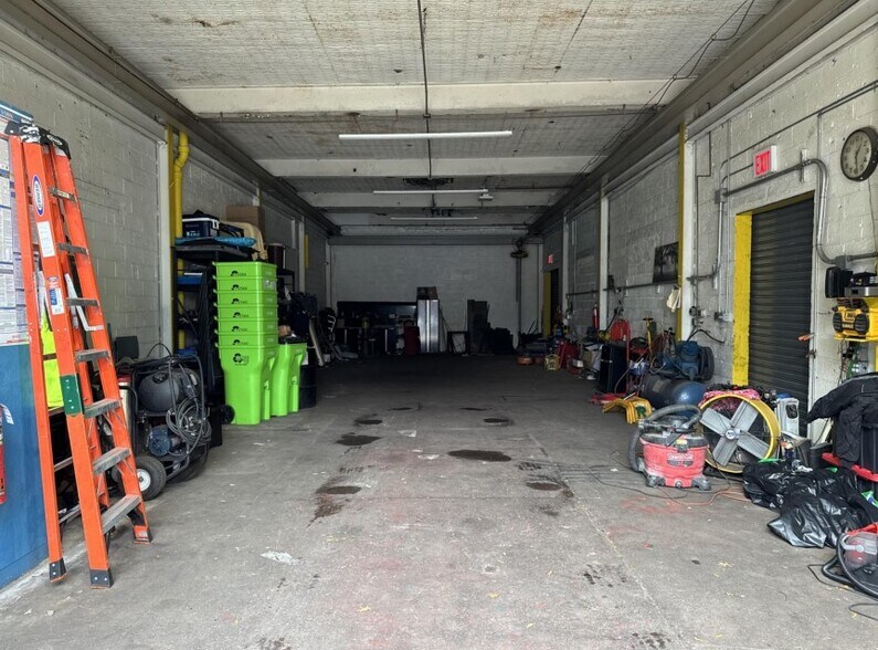 1623 Cody Ave, Ridgewood, NY à louer - Photo de l’immeuble – Image 3 sur 4