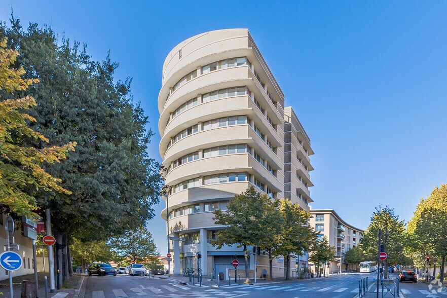 150 Avenue Georges Pompidou, Aix-en-Provence à louer - Photo de l’immeuble – Image 1 sur 9