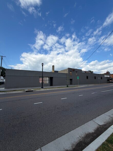 2500 Central Ave NE, Minneapolis, MN à vendre - Photo de l’immeuble – Image 3 sur 4
