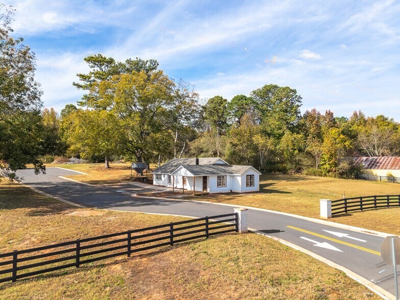 1535 Dahlonega Highway, Cumming, GA à vendre - Photo de l’immeuble – Image 1 sur 16