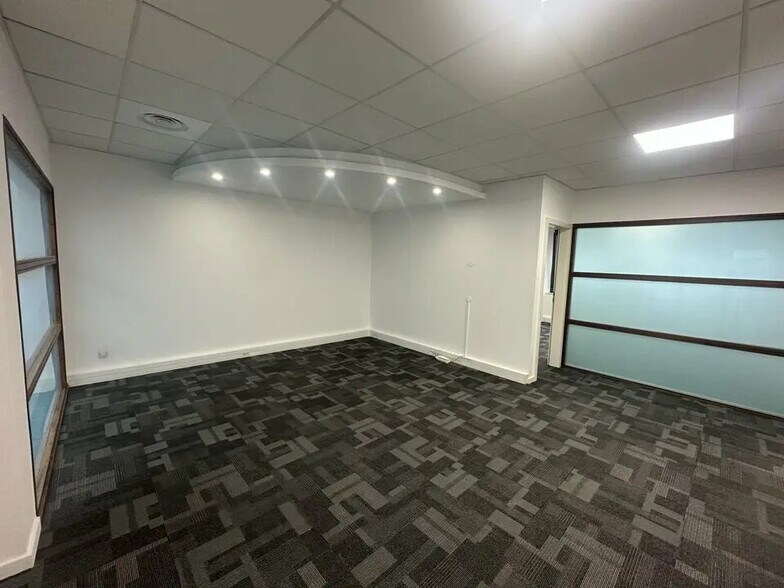 Bureau dans Strasbourg à louer - Photo de l’immeuble – Image 2 sur 12