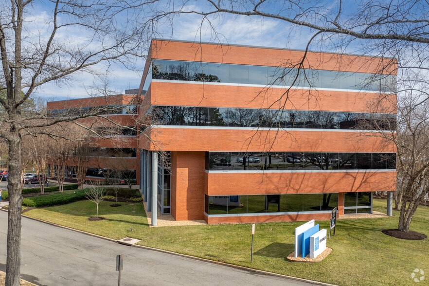 4435 Waterfront Dr, Glen Allen, VA à louer - Photo de l’immeuble – Image 2 sur 4