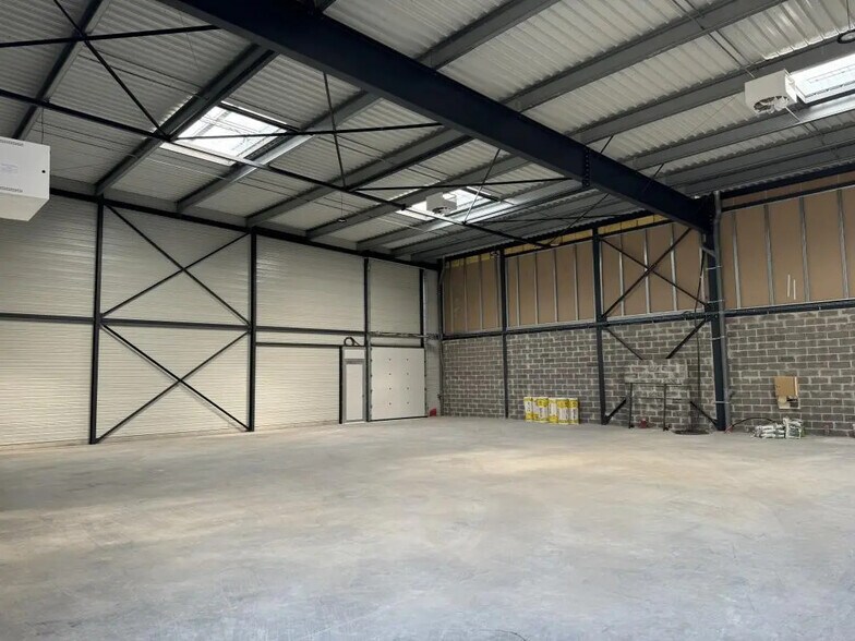 Local d’activités dans Tourcoing à louer - Photo de l’immeuble – Image 2 sur 2