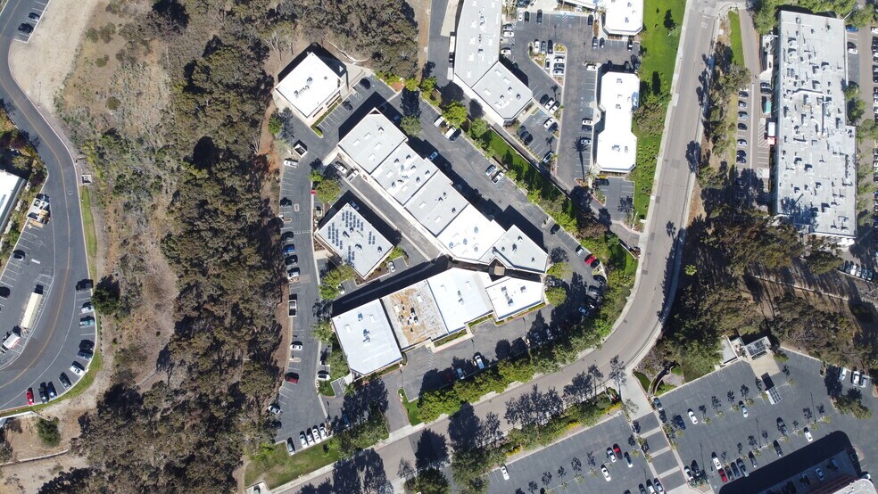 11407 W Bernardo Ct, San Diego, CA à louer - Photo de l’immeuble – Image 2 sur 5