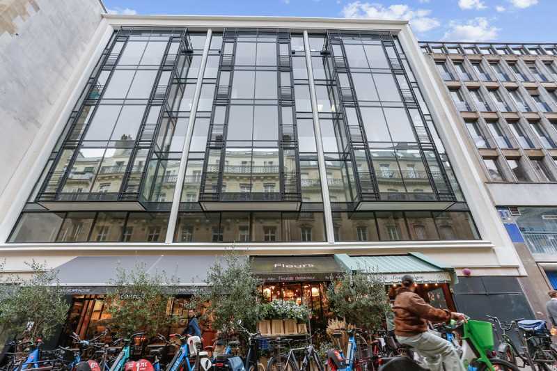 47 Rue De Ponthieu, Paris à louer - Photo de l’immeuble – Image 1 sur 4
