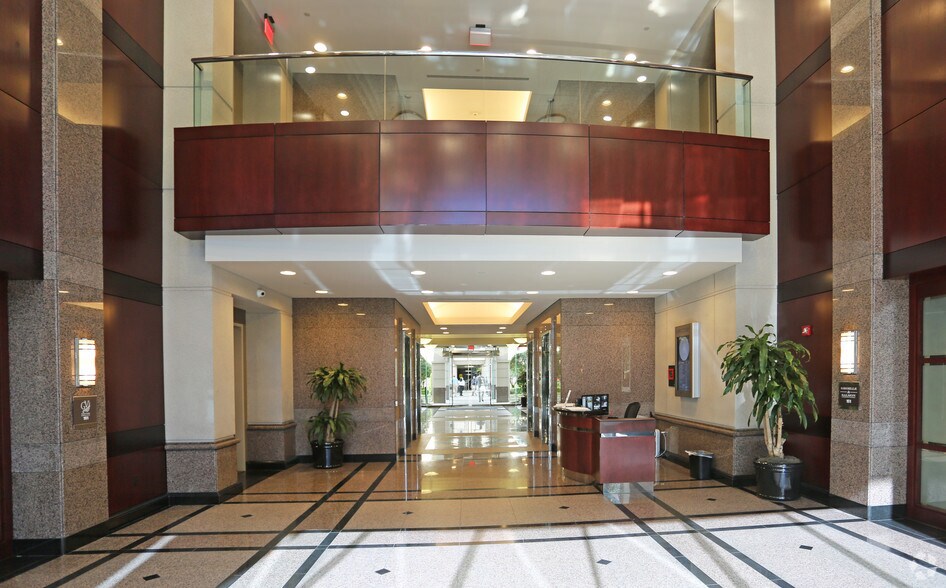 495 N Keller Rd, Maitland, FL à louer - Hall d’entrée – Image 2 sur 13