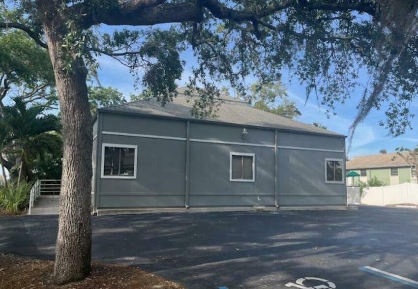 10261 4th St N, Saint Petersburg, FL à vendre - Photo de l’immeuble – Image 3 sur 4