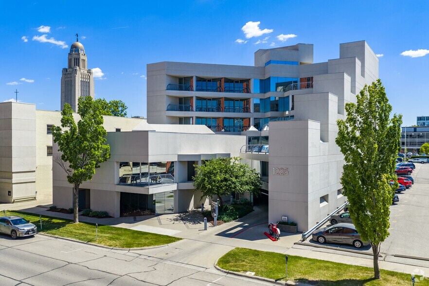 1225 L St, Lincoln, NE à louer - Photo de l’immeuble – Image 1 sur 8