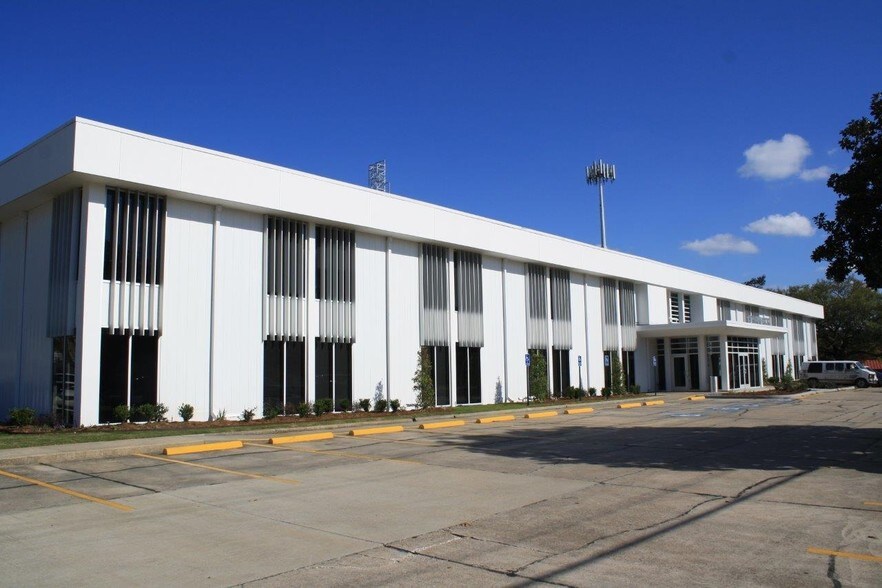 1819 W Pinhook Rd, Lafayette, LA à louer - Photo de l’immeuble – Image 2 sur 8