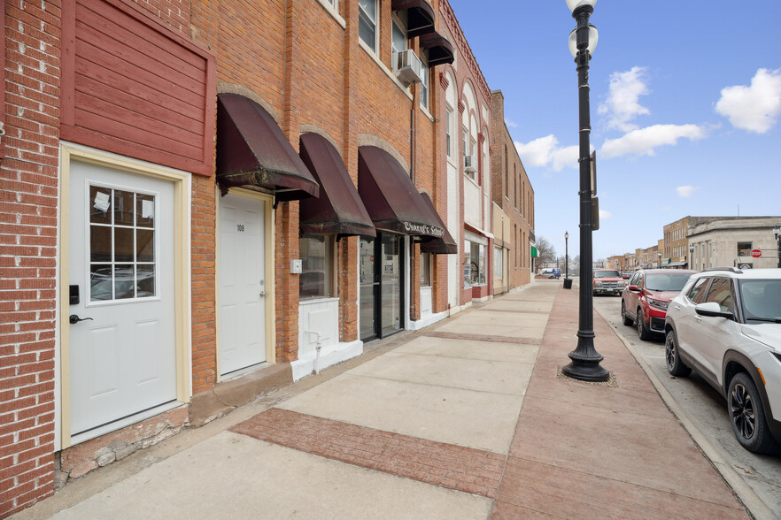 108 N Jefferson St, Mount Pleasant, IA à vendre - Photo de l’immeuble – Image 2 sur 27