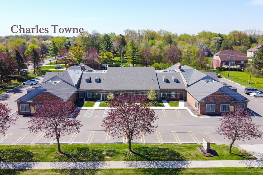 34441 W 8 Mile Rd, Livonia, MI à louer - Photo principale – Image 1 sur 9