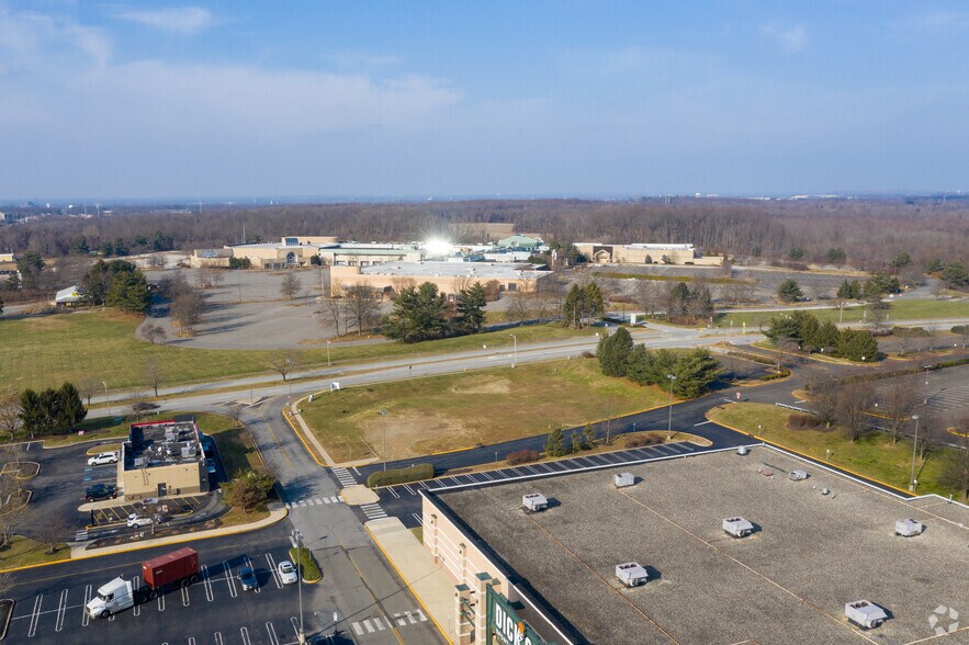 100 Bromley Blvd, Burlington Township, NJ à vendre - Photo de l’immeuble – Image 2 sur 4