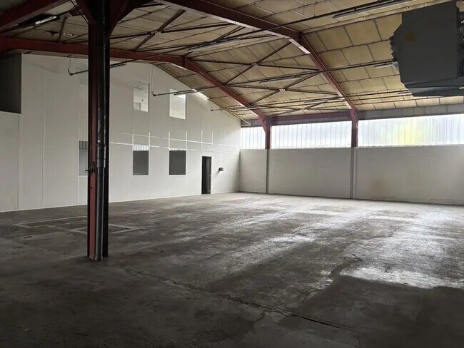 Plus de détails pour Bureau, Local d'activités à louer