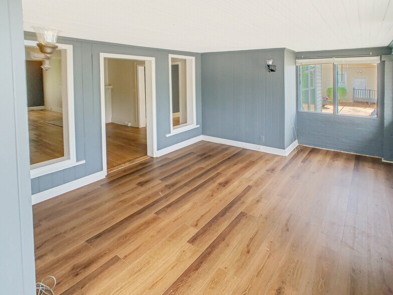 2415 13th St, Tuscaloosa, AL à louer - Photo de l’immeuble – Image 3 sur 32