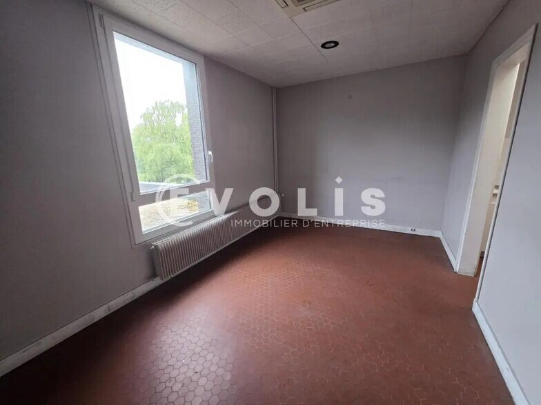 Bureau dans Igny à louer - Photo de l’immeuble – Image 3 sur 9